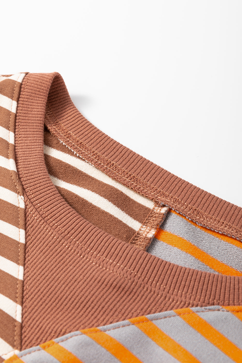 Oversize sweatshirt with relaxed stripes and color block stripes with falling chestnut shoulders