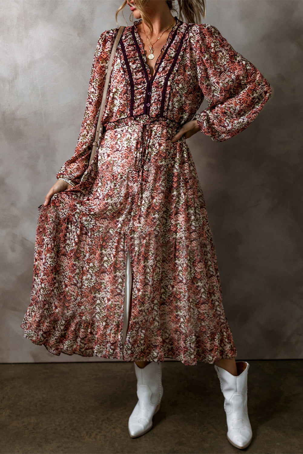 Robe midi à imprimé floral fendue sur le devant et à volants et col en V marron