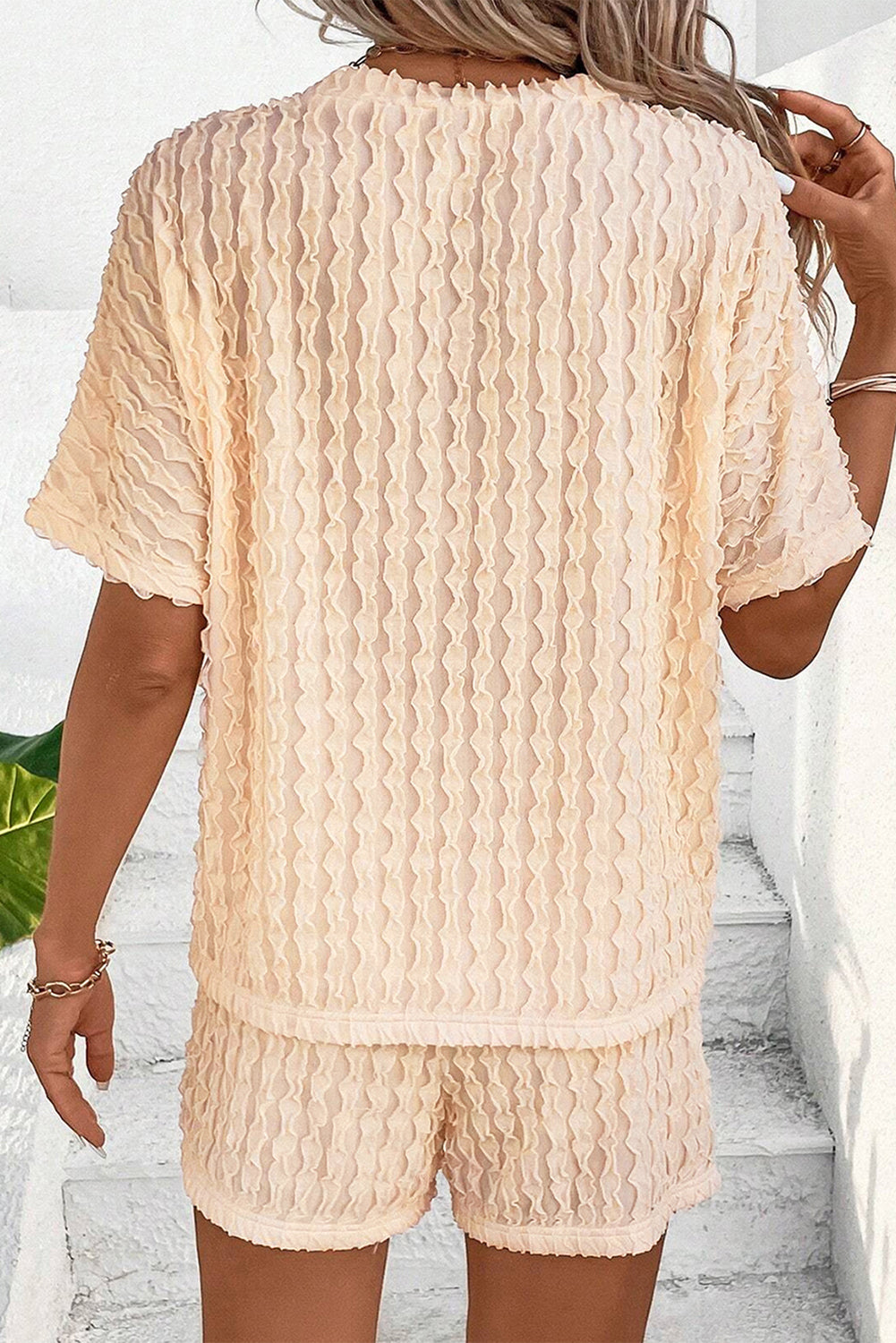 Ensemble haut texturé à manches courtes et short à cordon beige