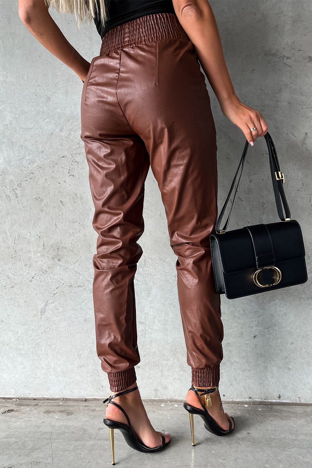 Pantalon skinny en cuir taille haute smocké marron