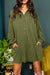 Straight dress with collar and dropped shoulders with buttons and button placket in moss green