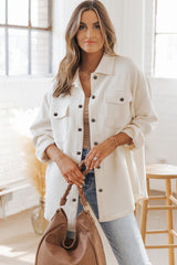 Pocket buttoned jacket with a plain textured flap