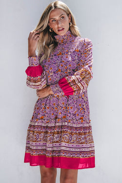 Mini-robe florale smockée à manches bouffantes et col haut violet