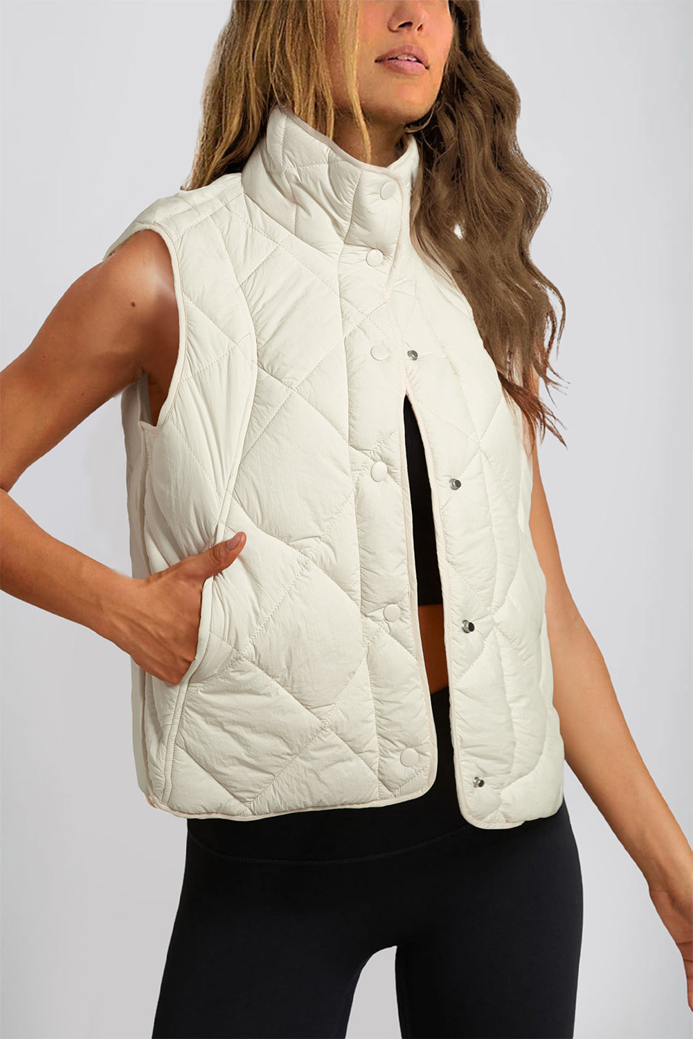 Manteau gilet matelassé beige à col haut et poche boutonnée