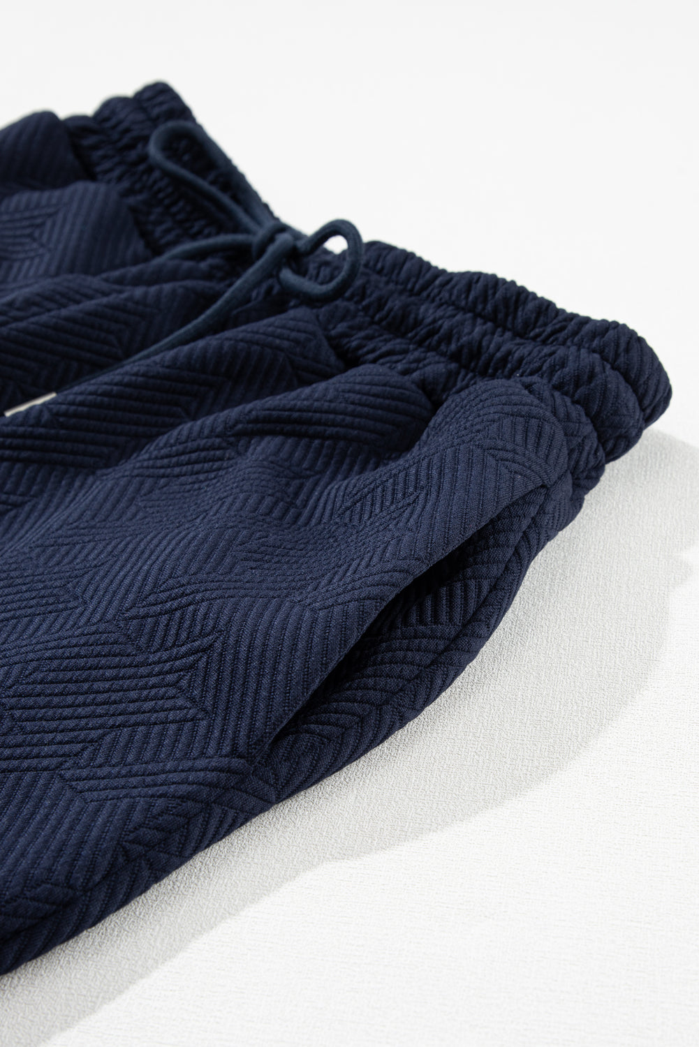 Pantaloni a gamba con manicotto flutter a blu navy