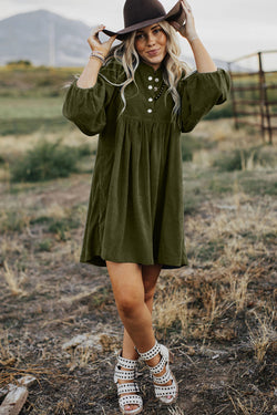 Sleeve dress and vine green velvet bracelet with press pimples and Empire waist