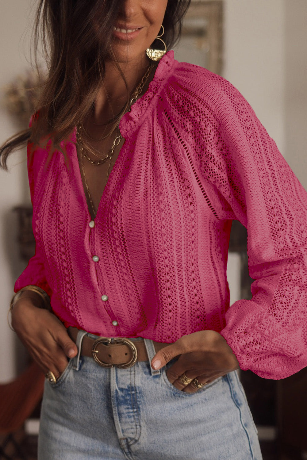 Chemise en dentelle boutonnée à manches longues et col en V rose