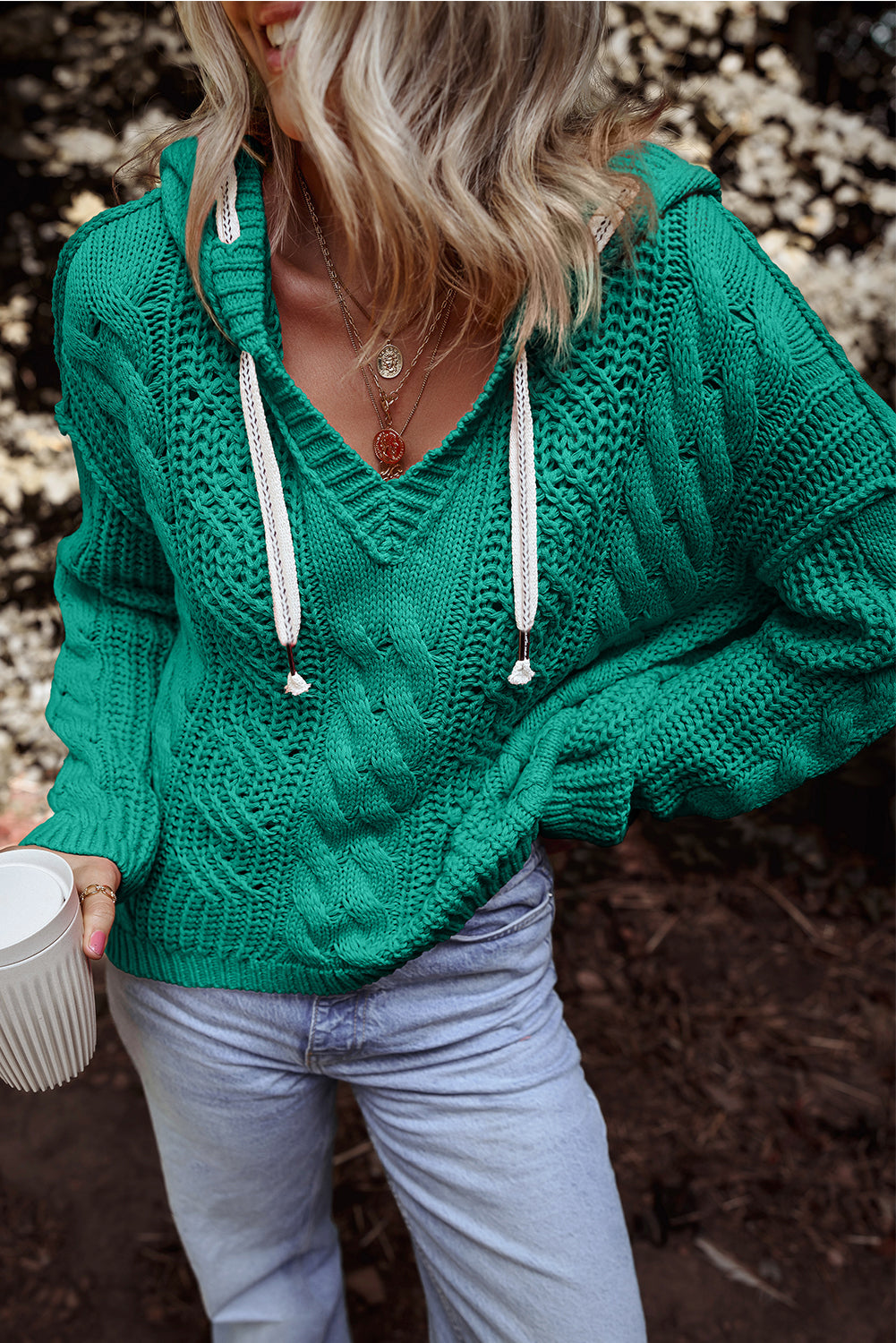 Pull à capuche avec cordon de serrage contrasté en tricot torsadé vert d'eau