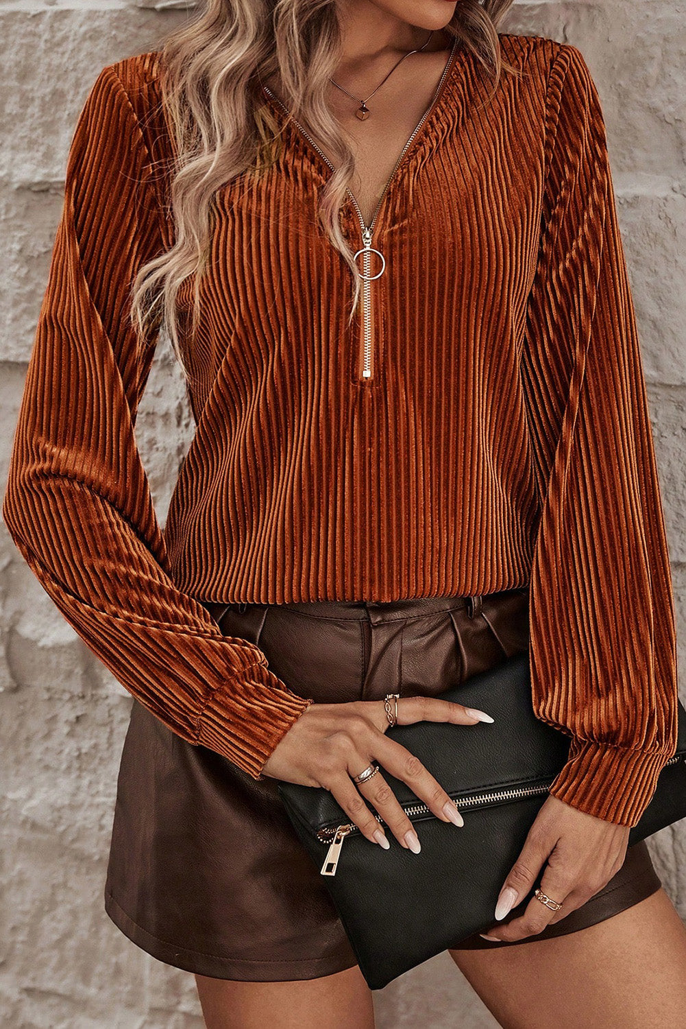 Ribbed velvet high in V-neck and brown halfzip