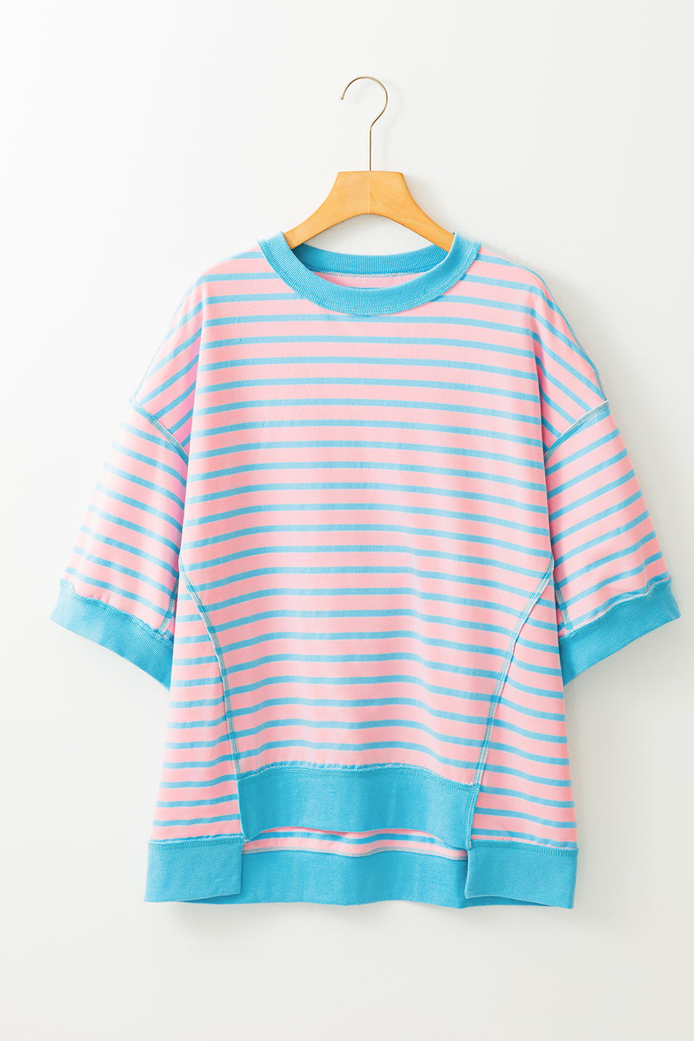 T-shirt up and down with pink stripes, oversized, contrasting border, exposed seams