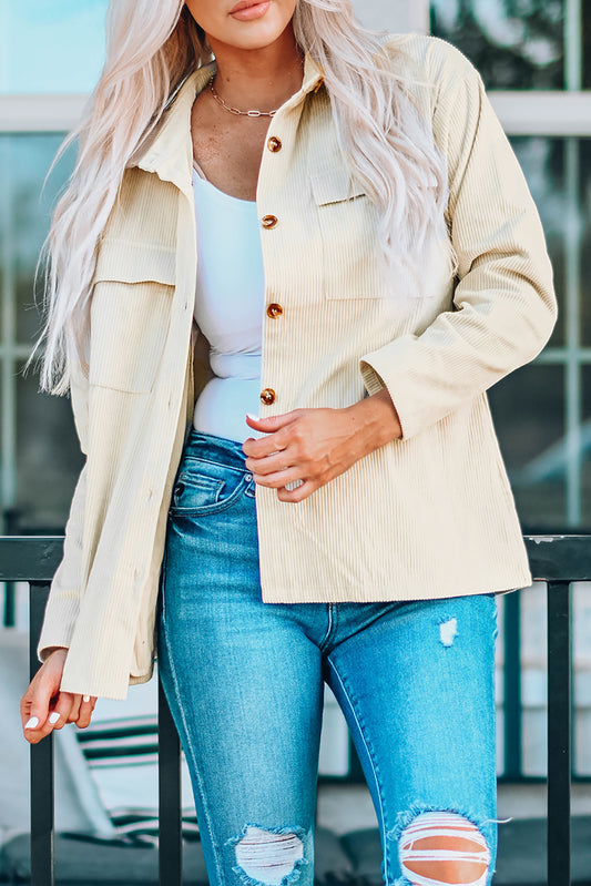 Chaqueta texturizada de canalé con botones y bolsillos en beige