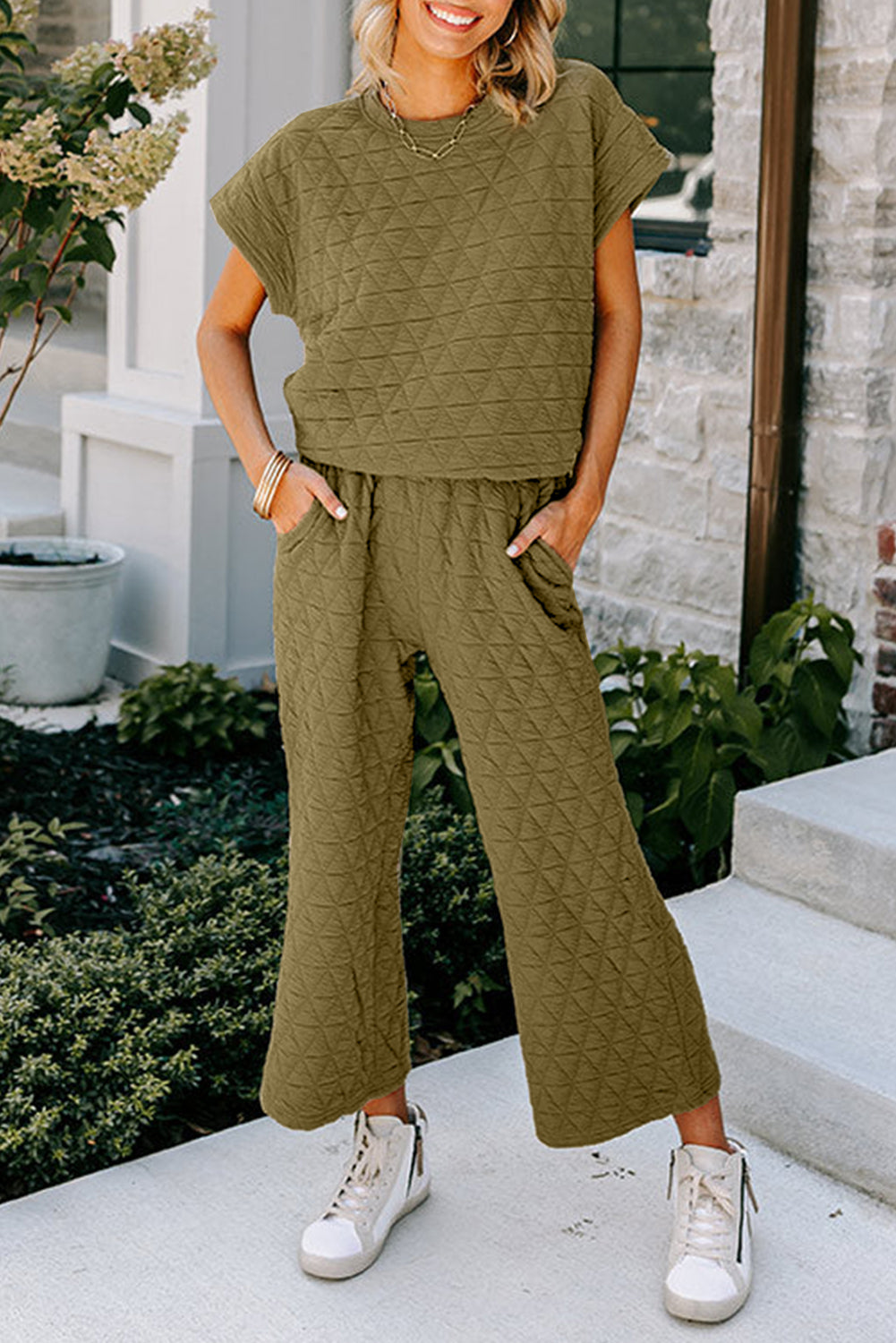 Ensemble pantalon large matelassé vert sauge à manches courtes-A WOMAN WE LOVE