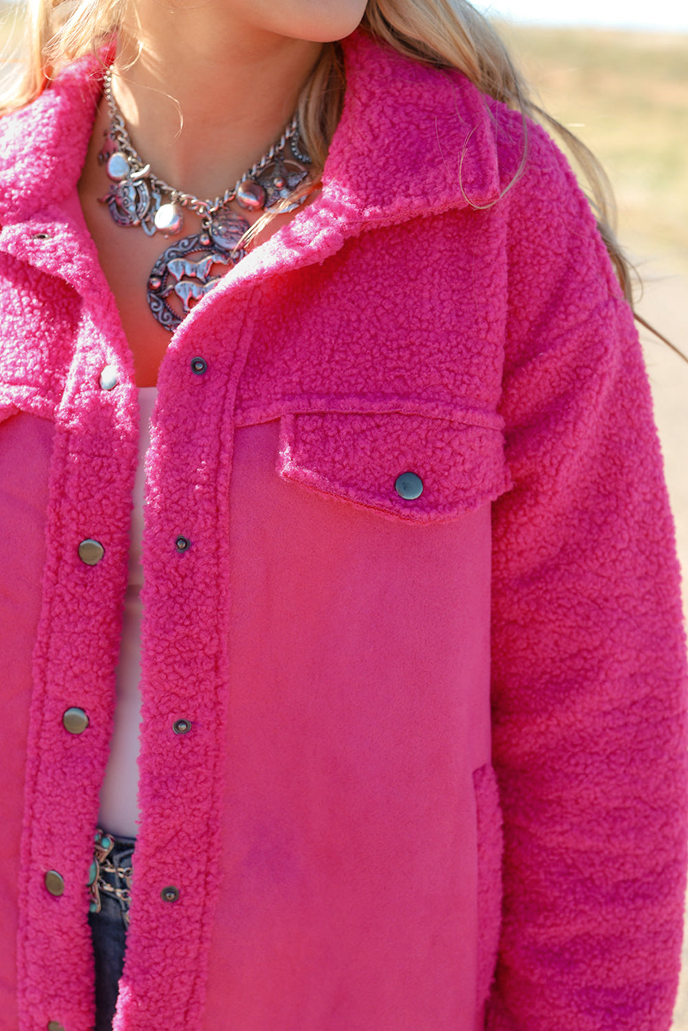 Veste boutonnée patchwork sherpa en faux suède rose vif