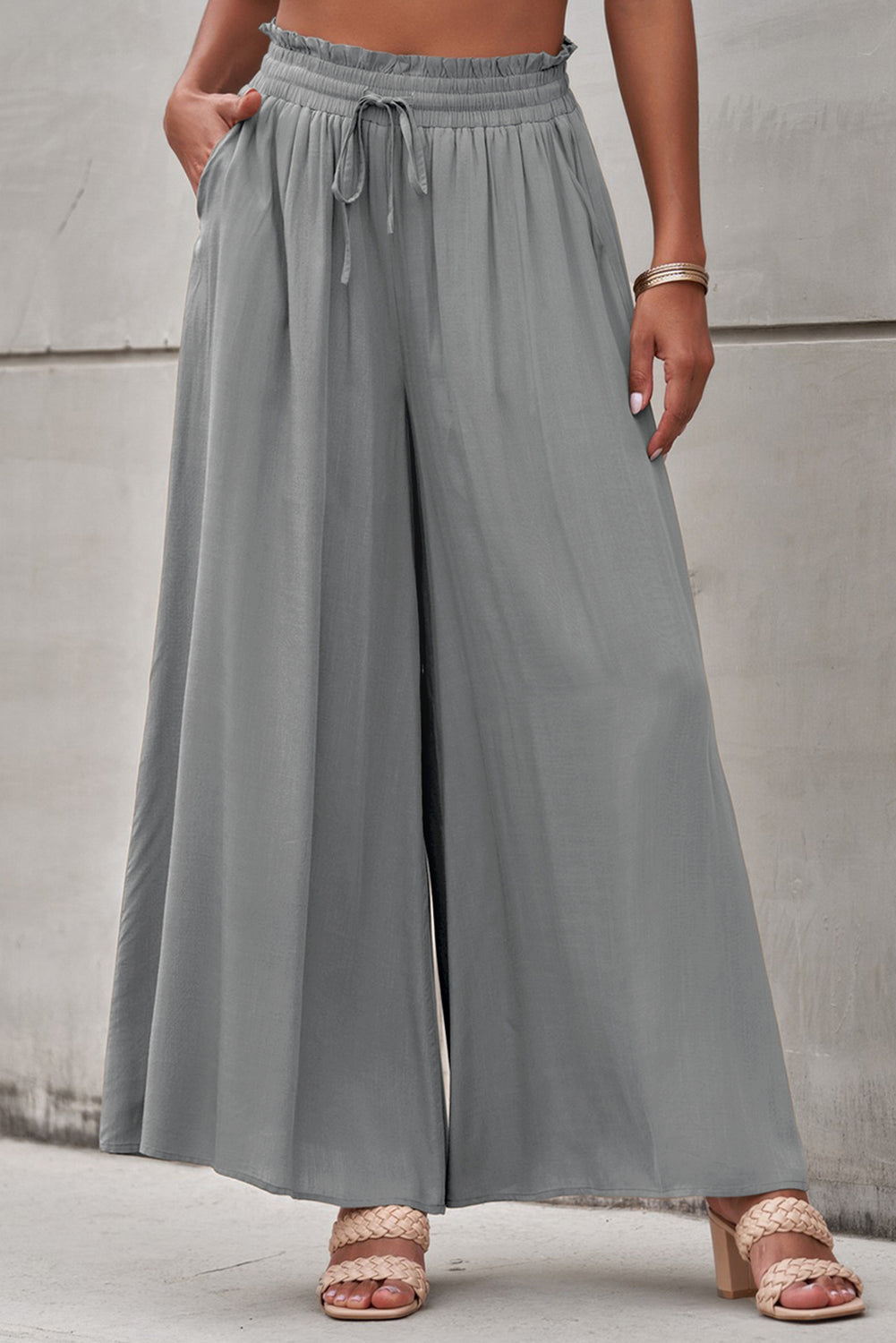 Pantalon large smocké taille haute gris avec cordon de serrage