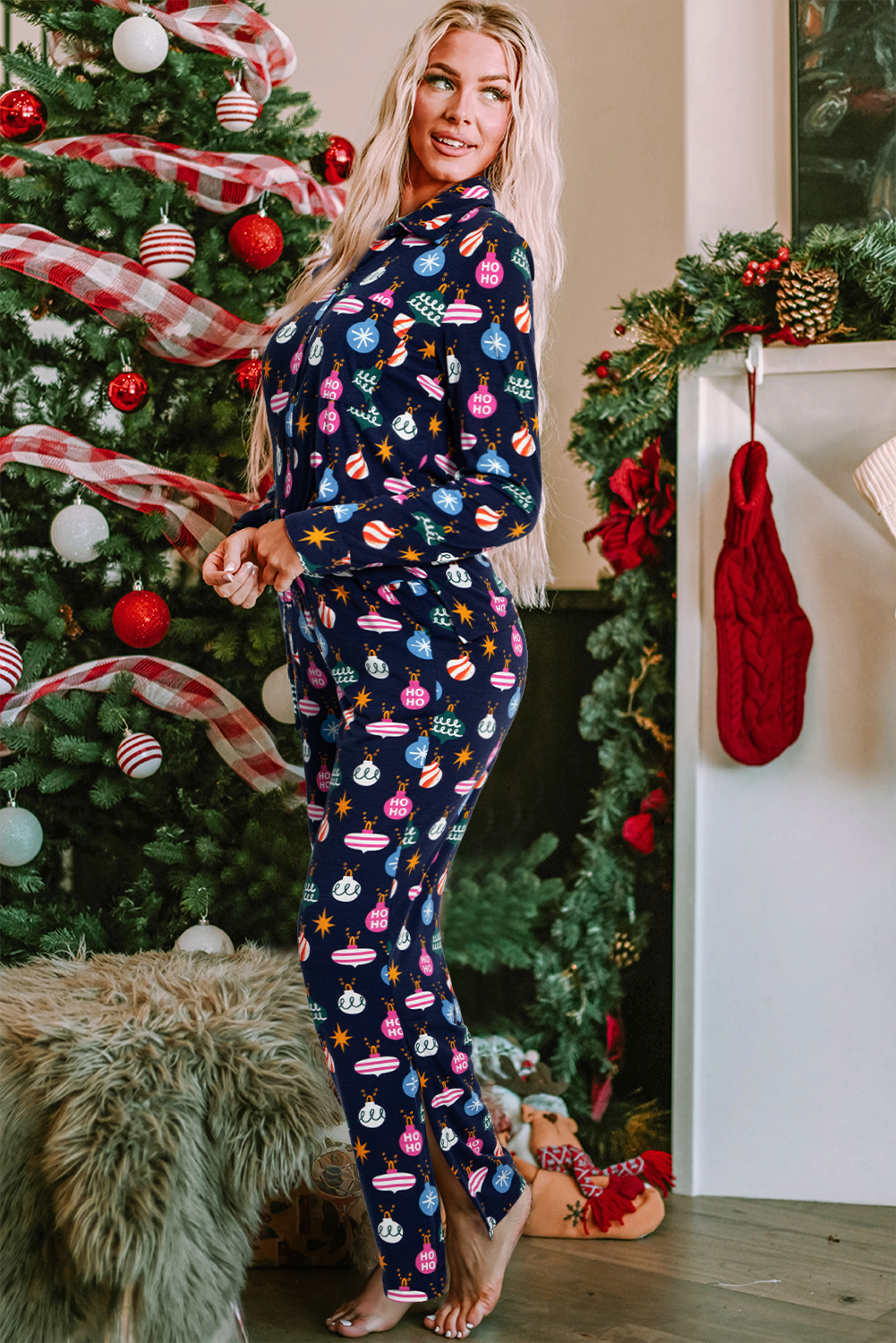 Ensemble pyjama chemise et pantalon imprimé lumières de Noël colorées bleu marine