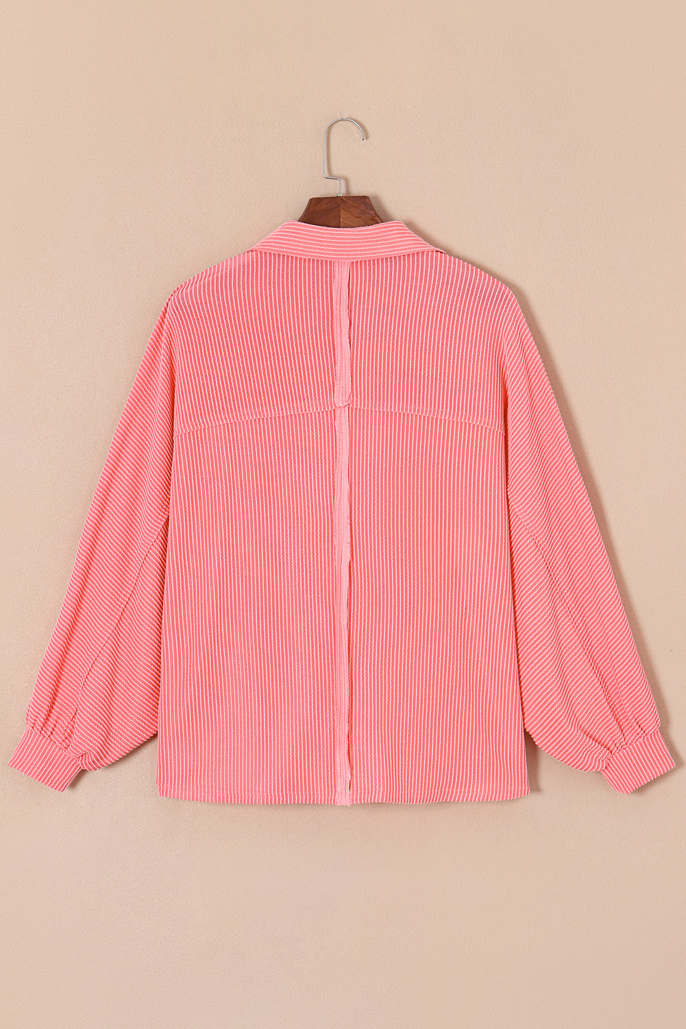 Top henley con bolsillo con solapa y cordón en rosa