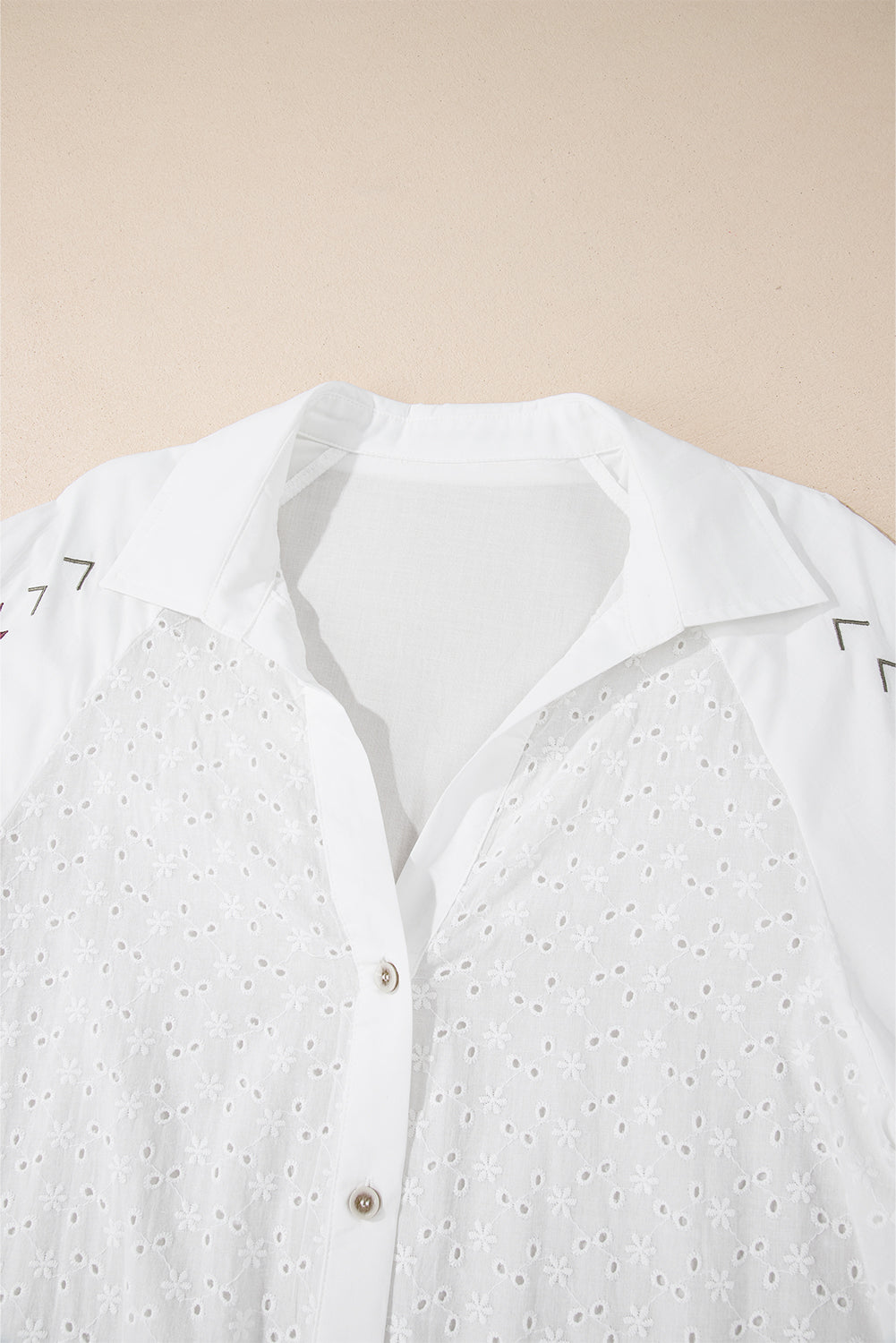 Chemise blanche en patchwork à œillets et manches bouffantes *-A WOMAN WE LOVE