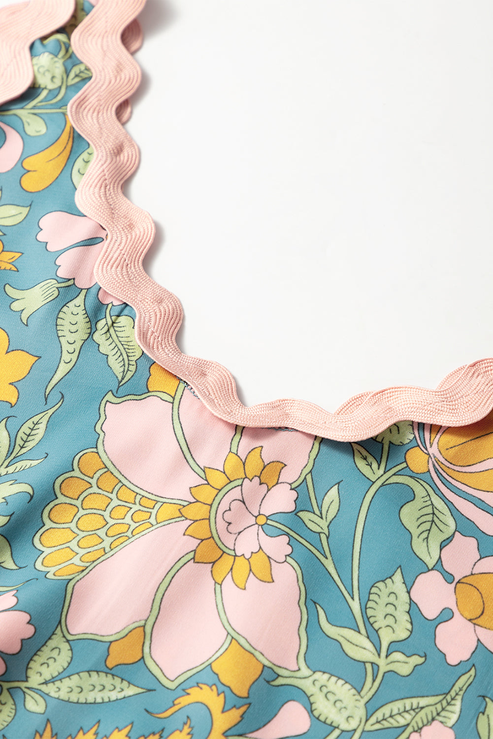 Vestido de Décolleté de Deep V con borde*