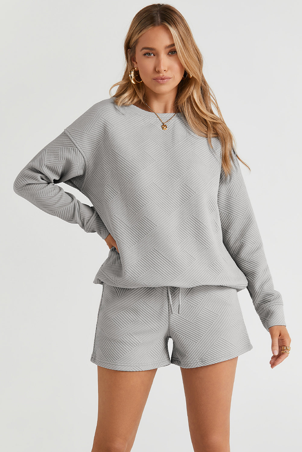 Ensemble haut texturé gris à manches longues et short à cordon