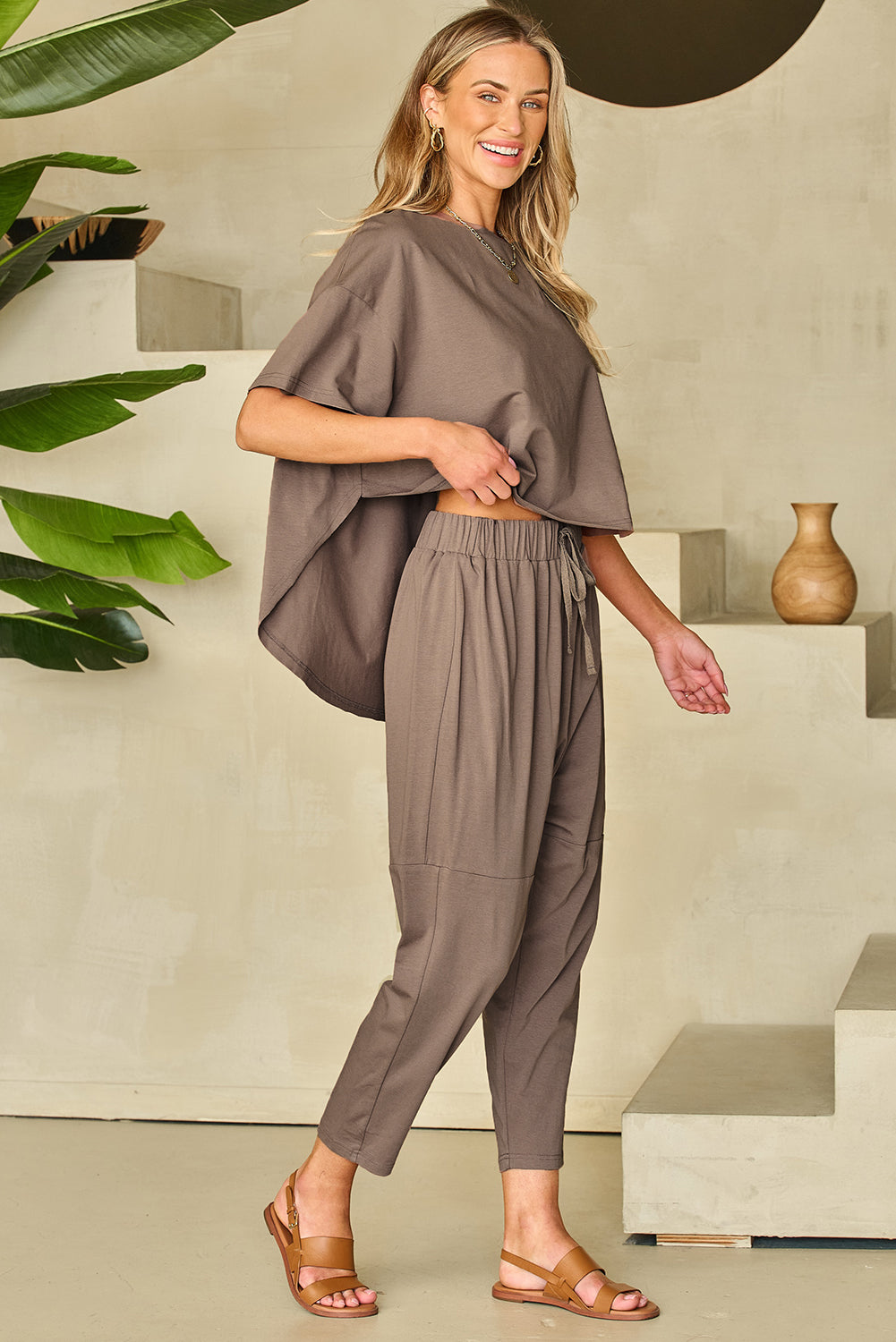 Simplemente Taupe Conjunto de pantalones de ajuste y pantalones de ajuste en cuadros bajos