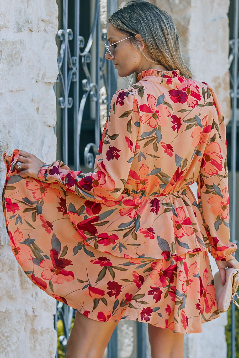 Feuriger rotes Rüschenkragen Langarm Blumenkleid mit Rüschen