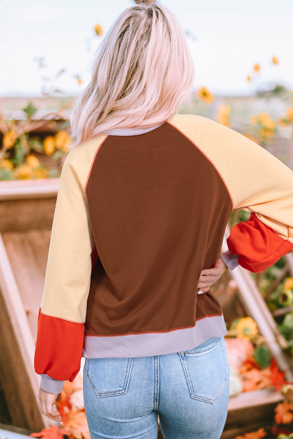 Orangefarbene Farbblockseite schlägt Raglan -Ärmel lous Fit Top