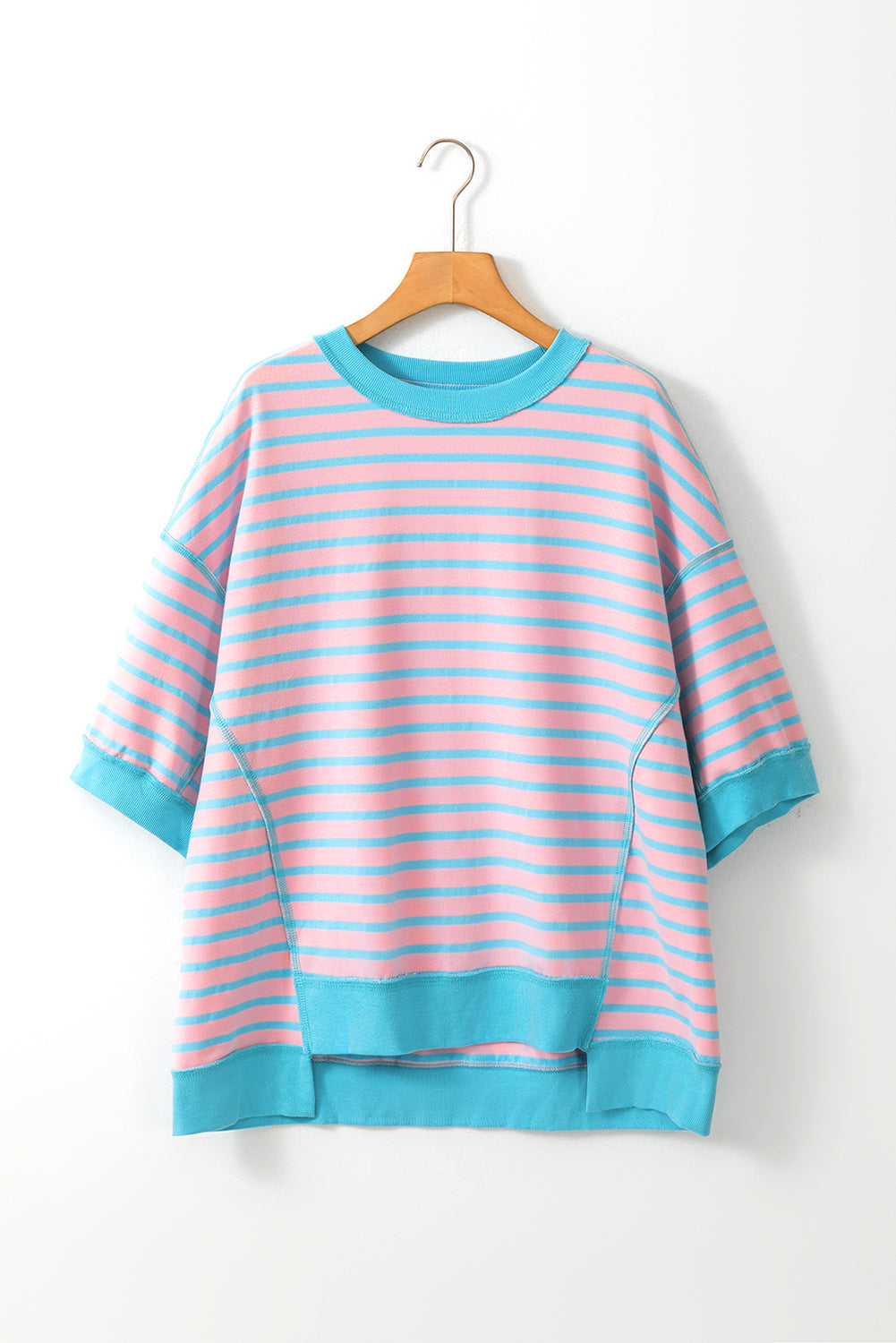T-shirt up and down with pink stripes, oversized, contrasting border, exposed seams