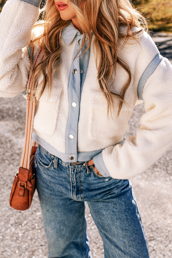 Chaqueta sherpa abotonada con un borde blanco contrastante