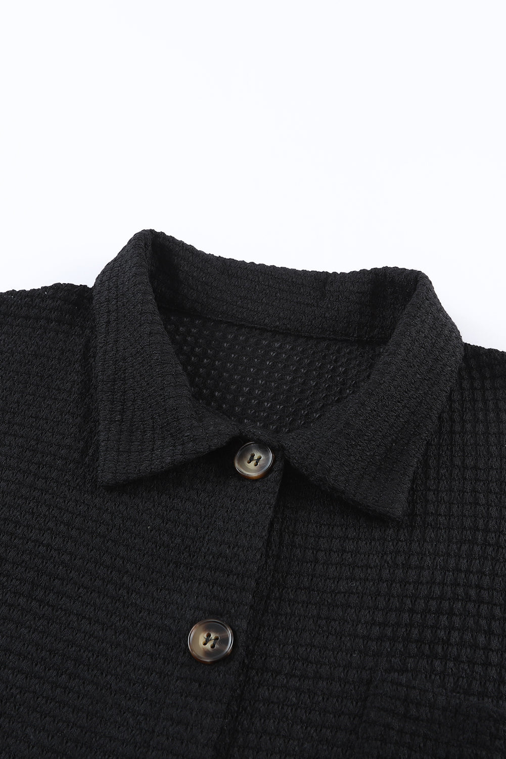 Chemise décontractée boutonnée en tricot gaufré noir-A WOMAN WE LOVE