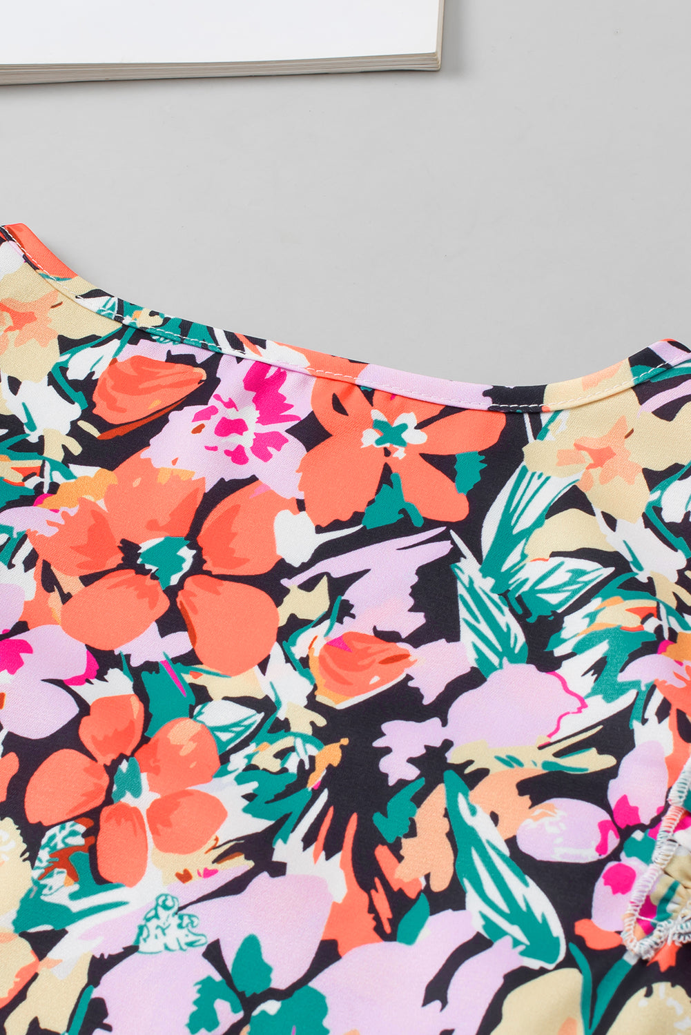 Blusa floral de manga con volantes con niveles multicolores