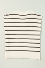 T-shirt with short sleeves and brown round collar with stripes and side slits