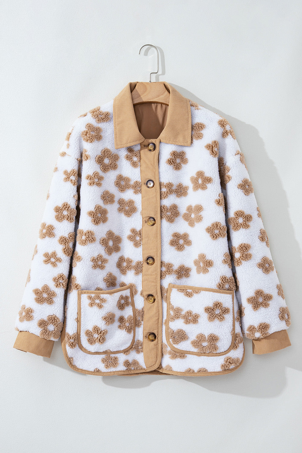 Français léger beige mignon bouton de motif de fleur veste en polaire