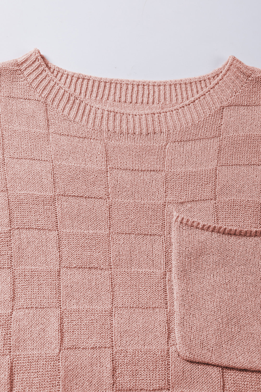 Staubiger rosa Gitter strukturierter Strick -Kurzarmpullover