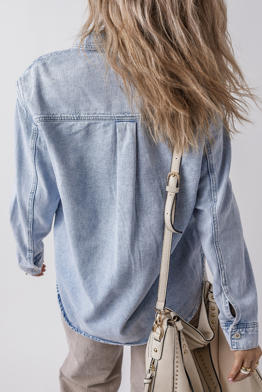 Veste en denim boutonnée à manches longues et poche poitrine Beau Blue