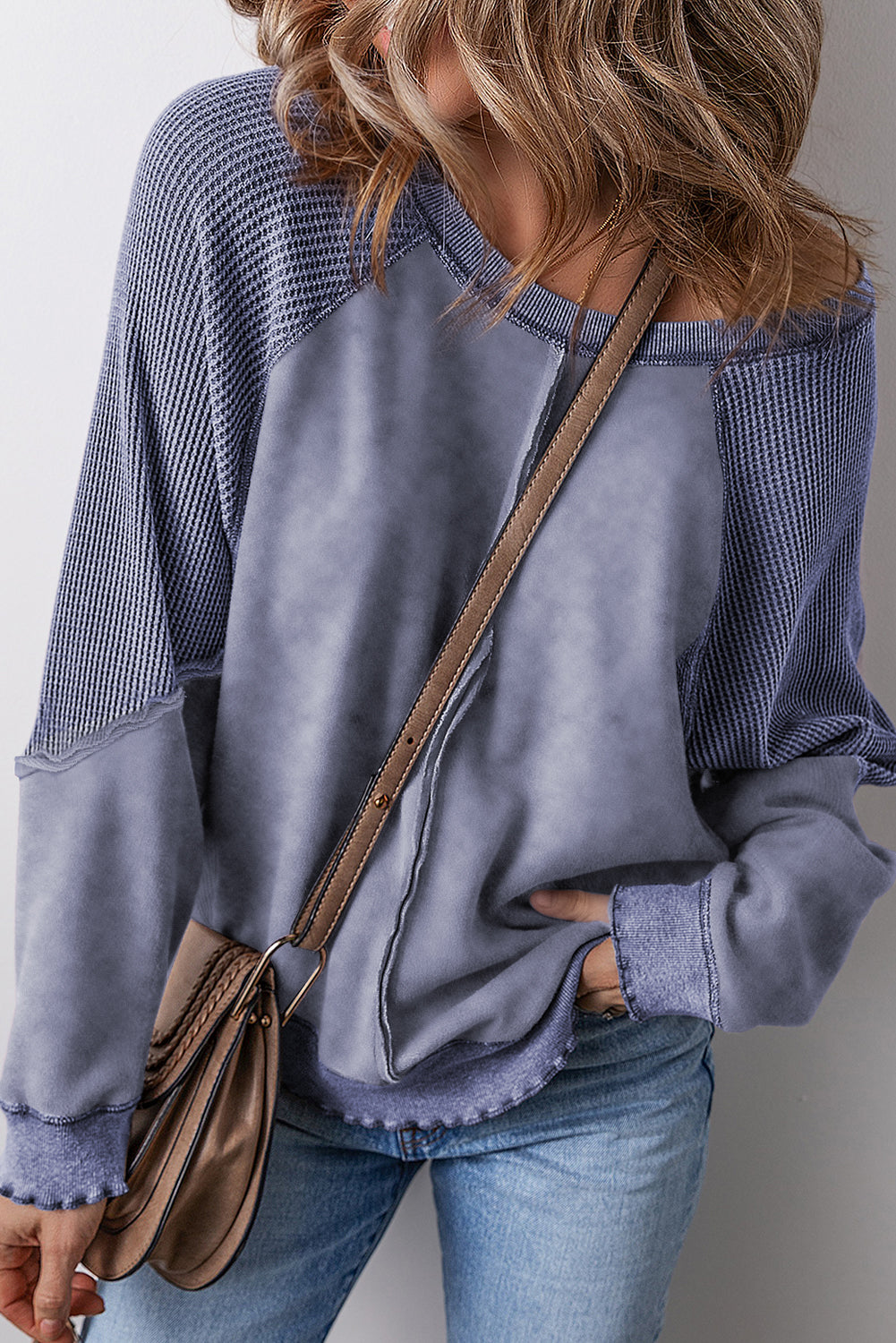 Sweat-shirt patchwork à manches raglan en tricot gaufré uni bleu voile