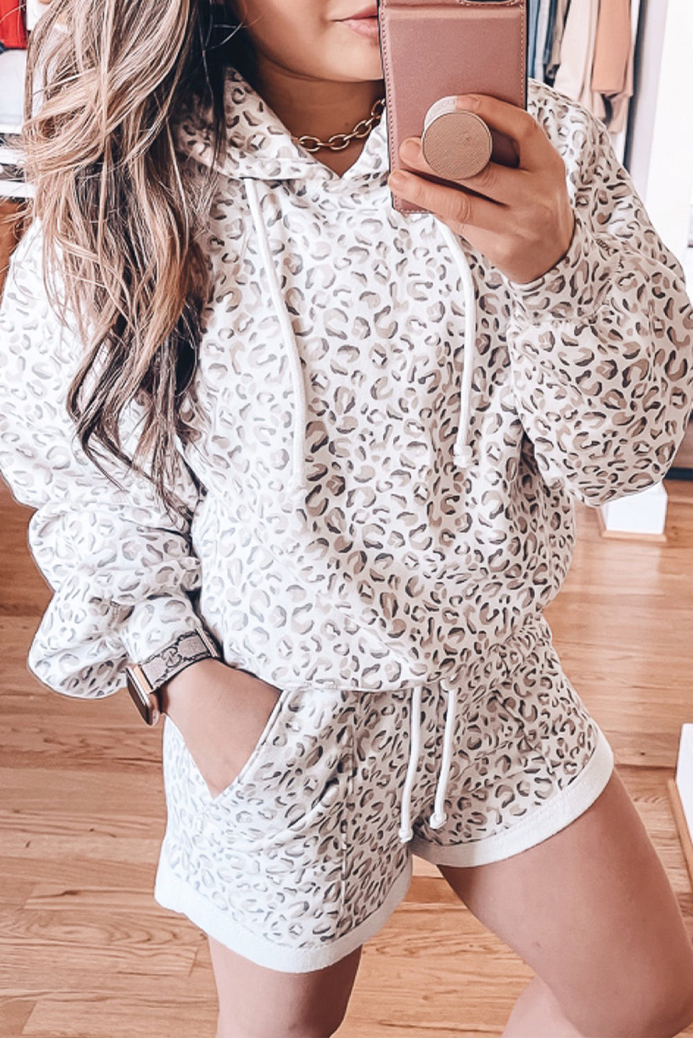 Ensemble sweat à capuche et short léopard classique blanc