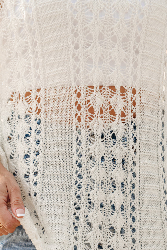 Pull blanc en tricot ajouré à manches bouffantes*