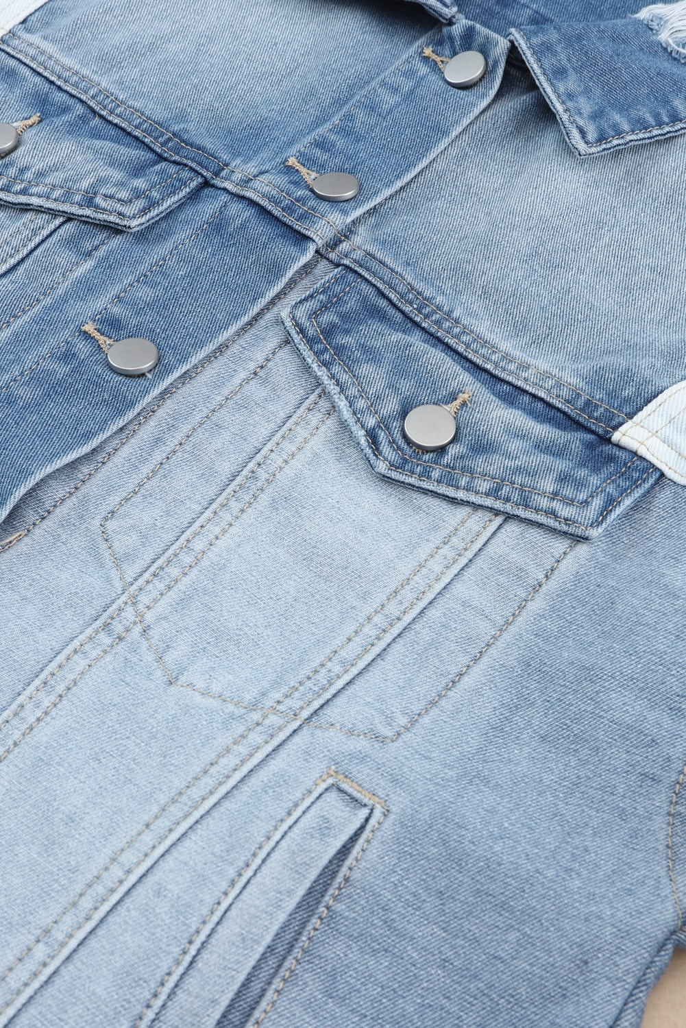 Giacca patchwork in denim a colori blu cielo