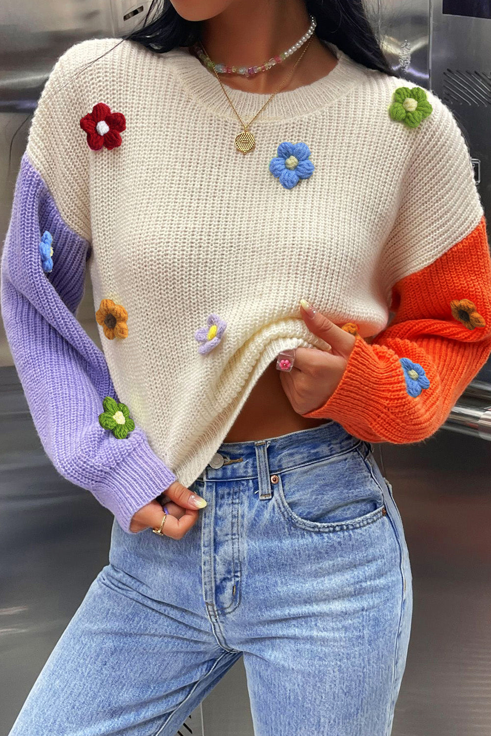 Mehrfarbige Blumenapplikationen Colorblock -Drop -Schulterpullover