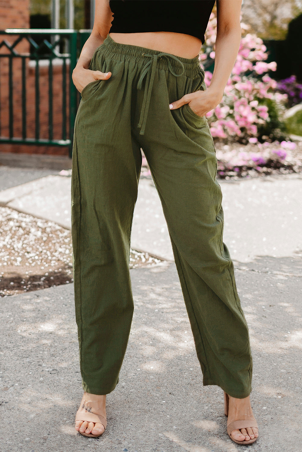 Pantalones bolsillos con cordón elástico en la cintura perneras largas y rectas verde