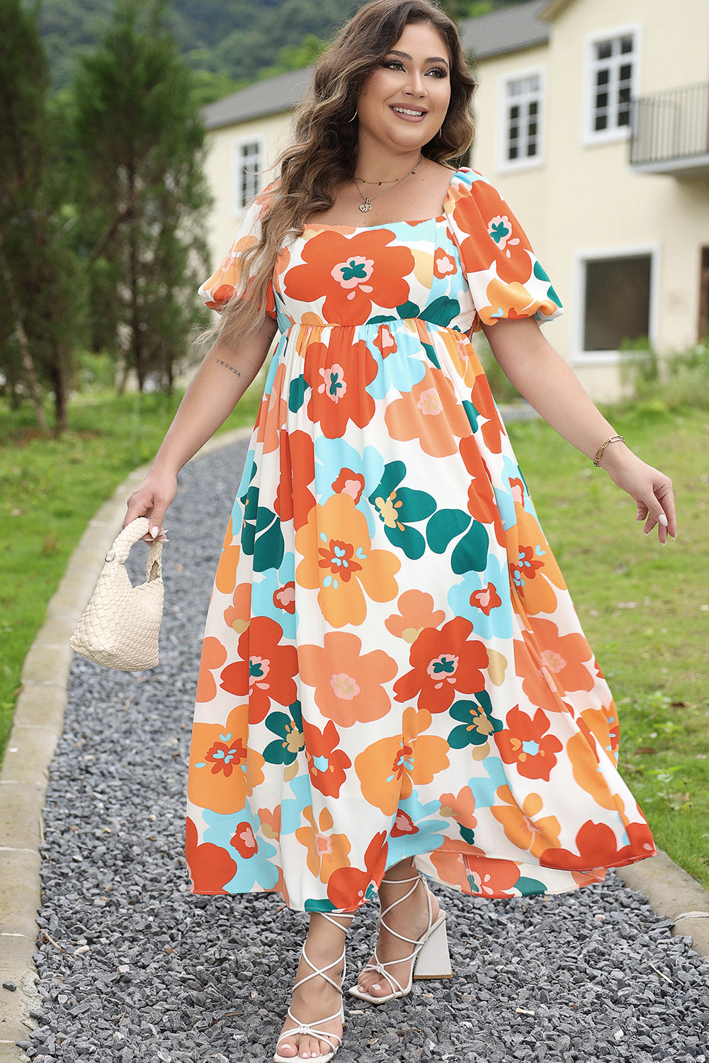 Vestido largo con estampado de flores y cuello cuadrado fruncido de talla grande naranja