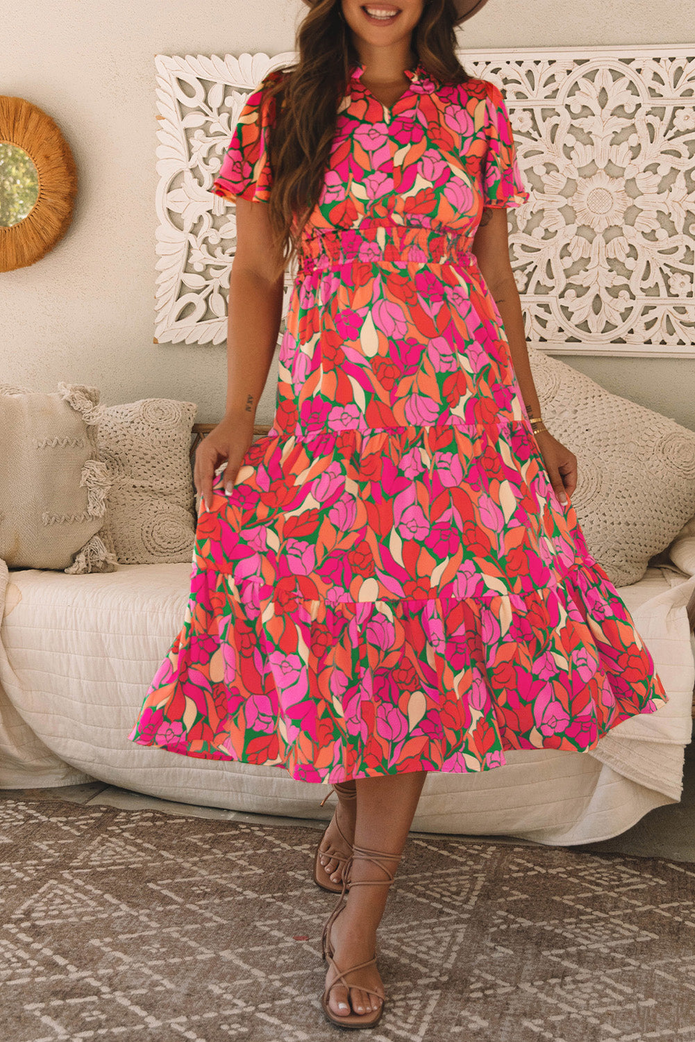 Robe longue à fleurs roses, manches courtes, taille smockée
