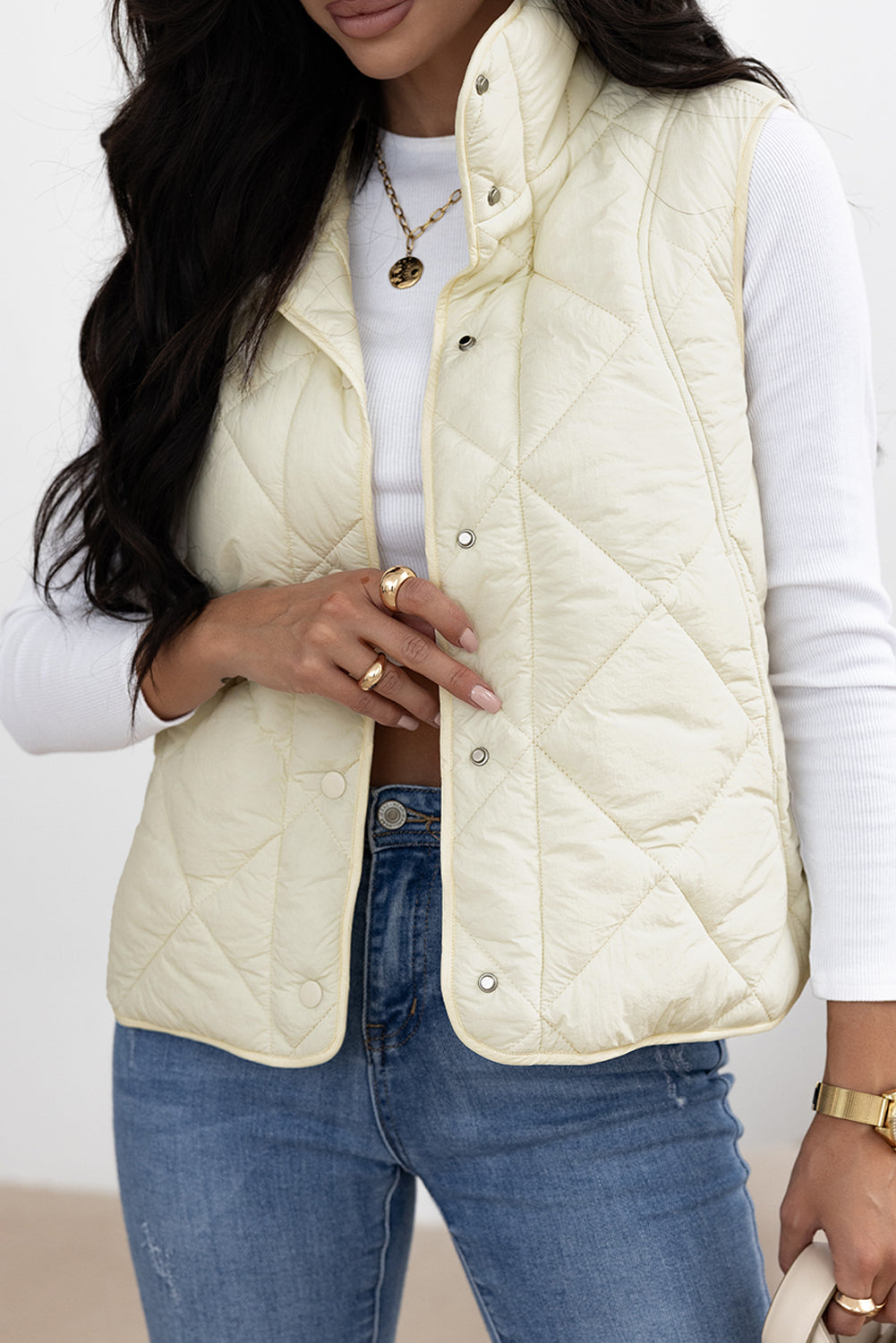 Manteau gilet matelassé beige à col haut et poche boutonnée