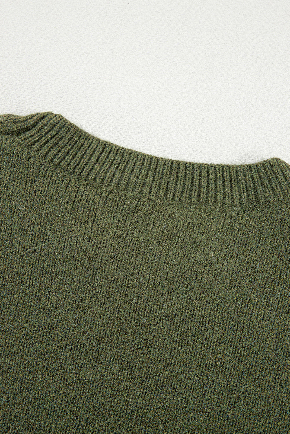 Pull vert mousse à épaules tombantes et manches fleuries