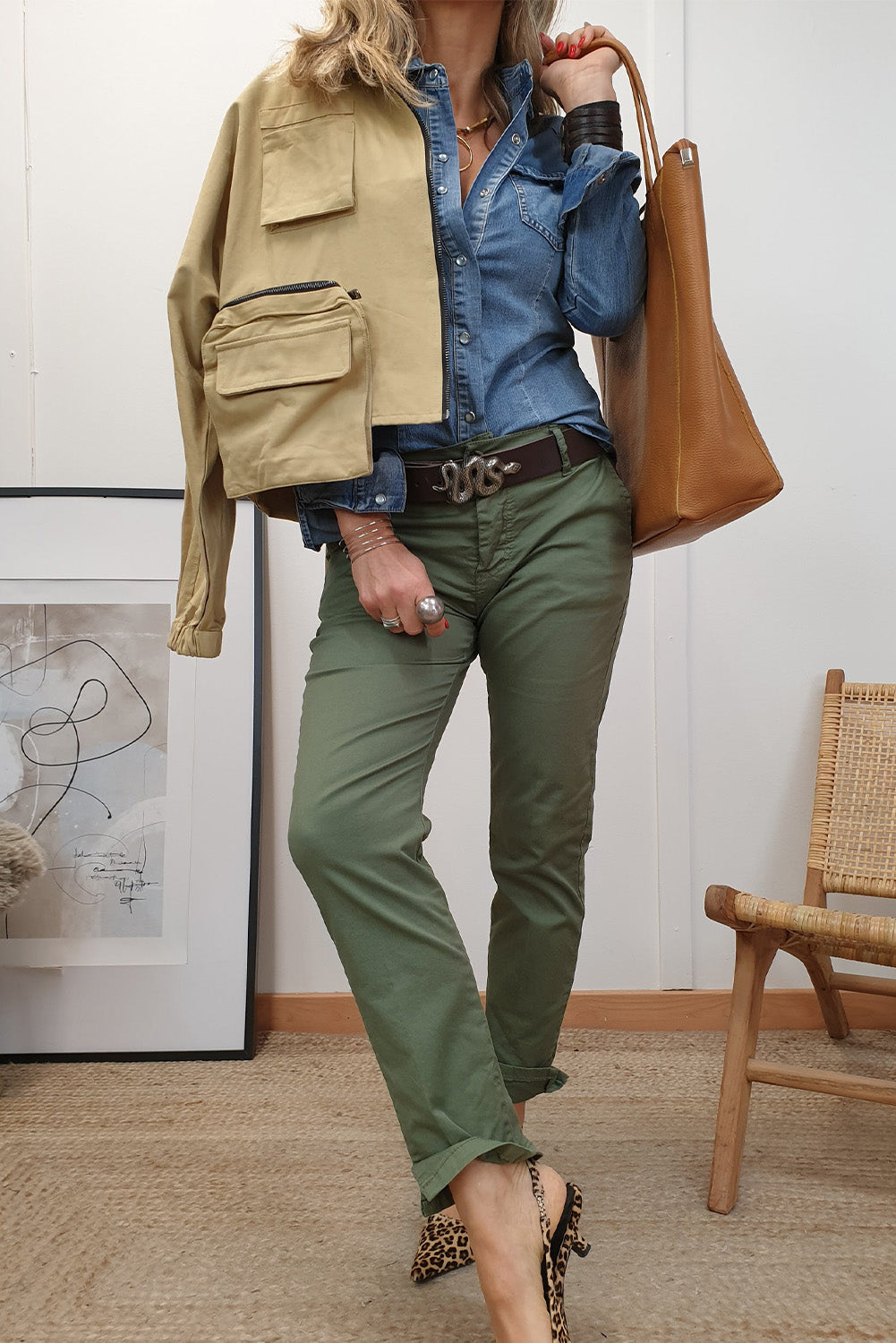 Chemise en jean slim boutonnée bleu crépuscule avec poches à rabat-A WOMAN WE LOVE