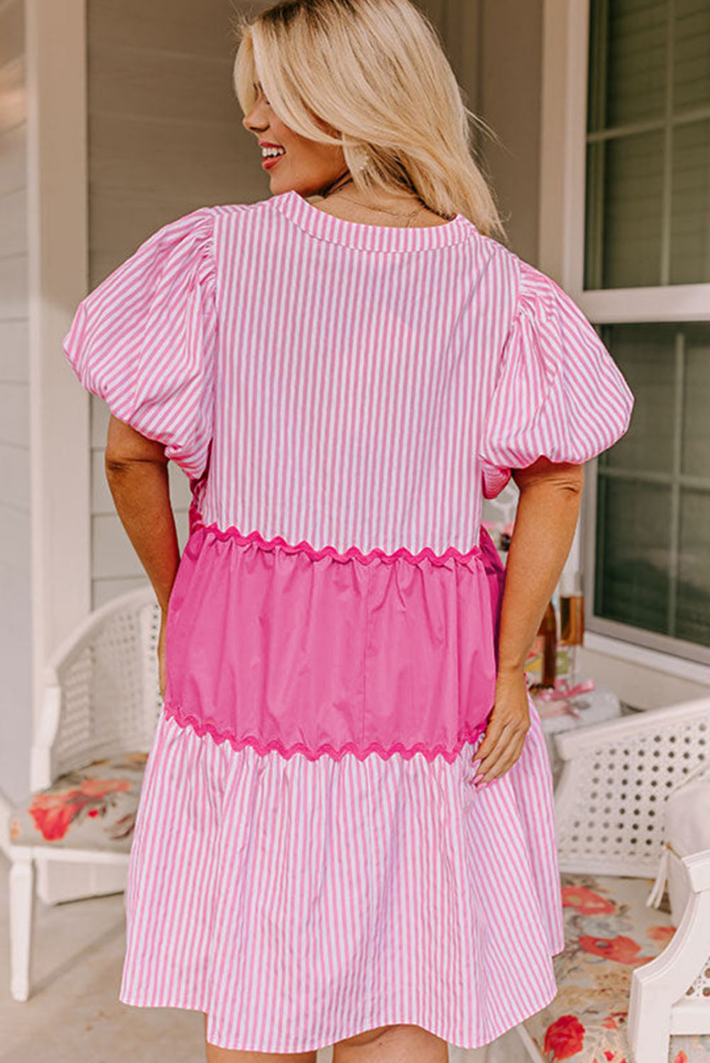 Robe rose fluide à manches courtes bouffantes avec accents de blocs Ricrac Plus