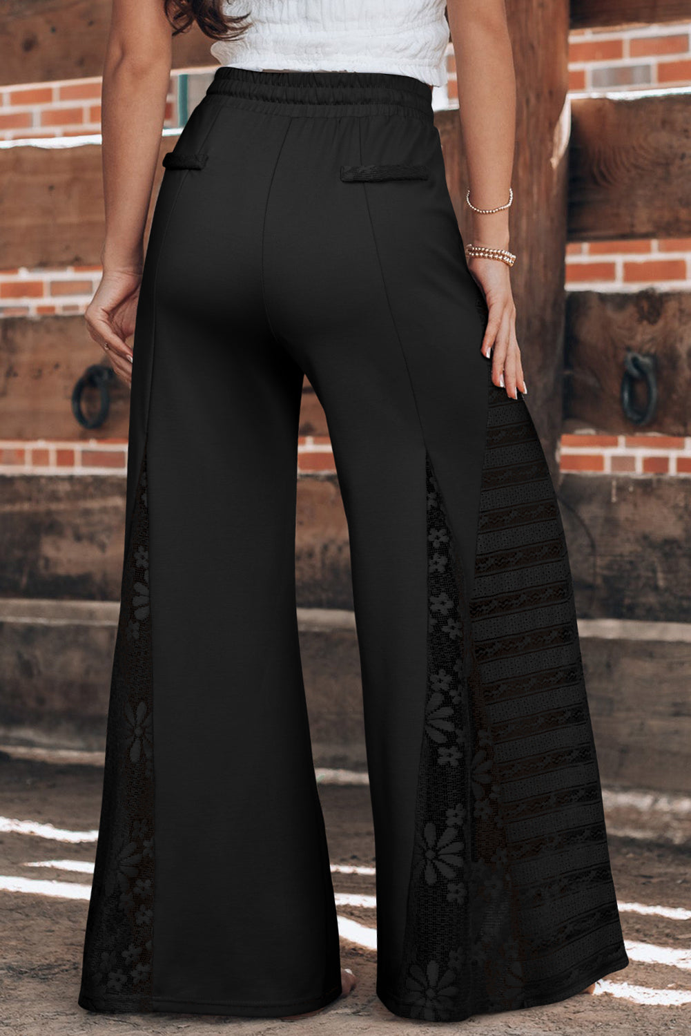 Large waist pants and patchwork in black bohemian lace *