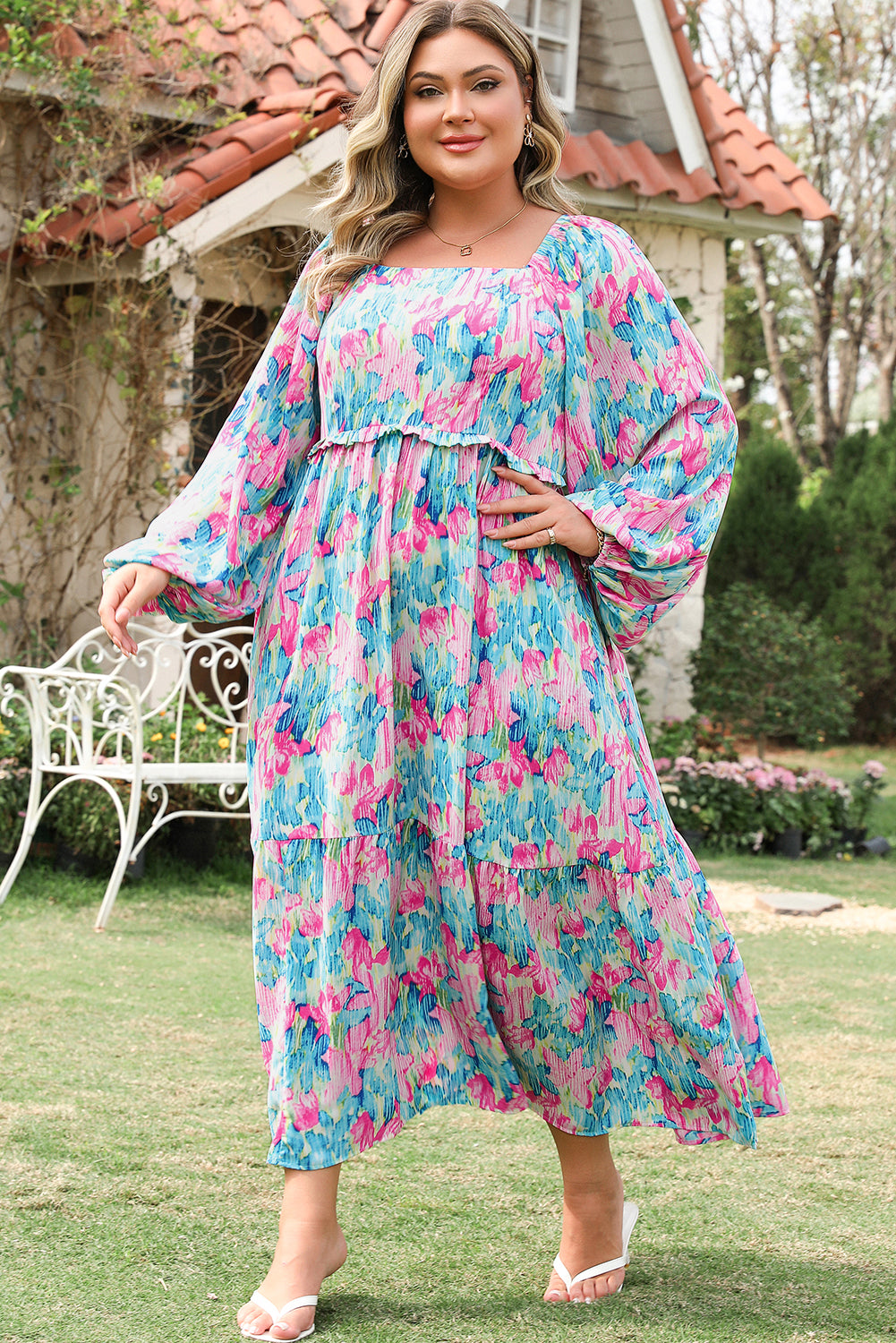 Robe longue à imprimé floral et col carré froncé de grande taille bleu ciel
