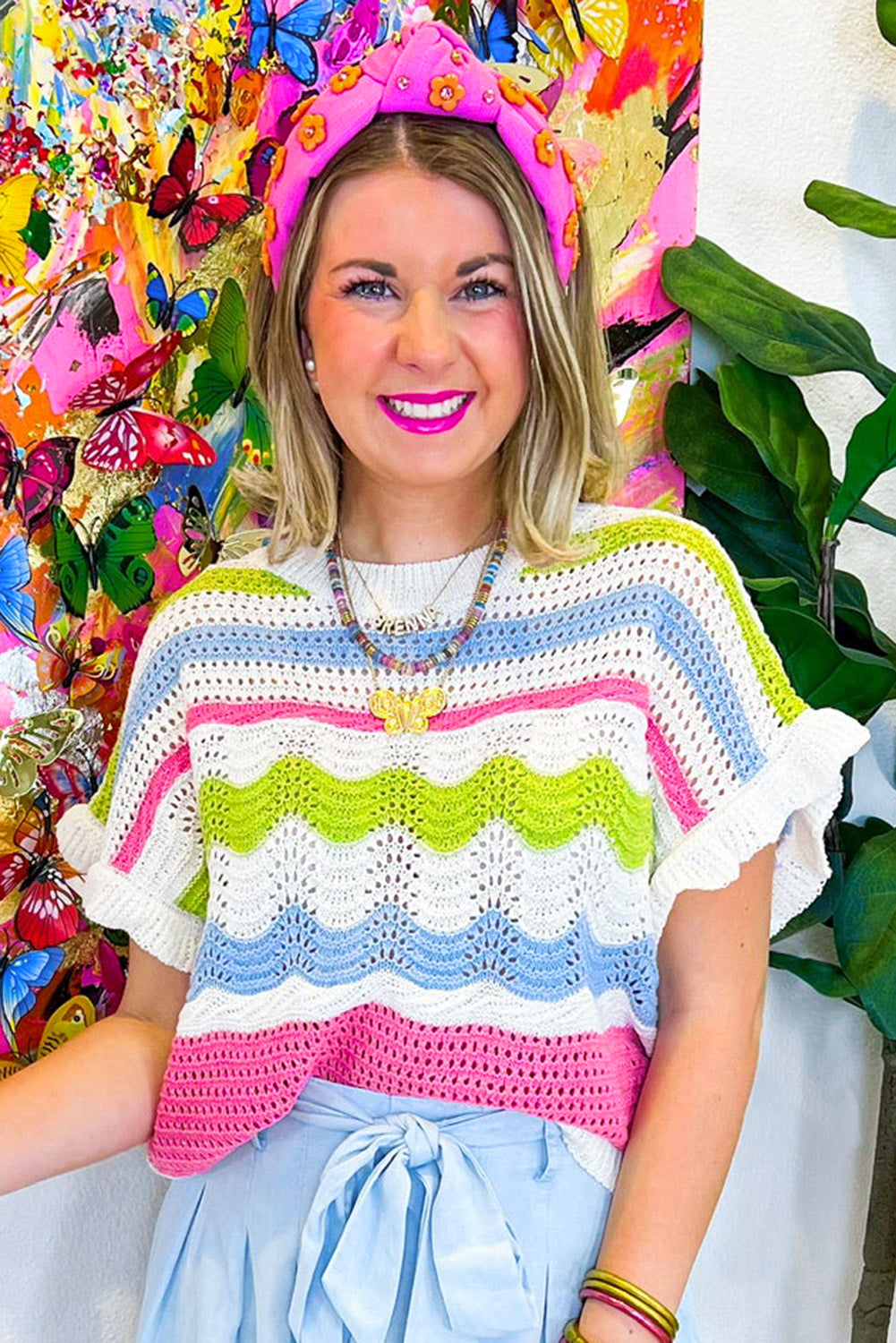 High white sweater with short sleeves and knitted ruffles in COLOR BLOCK hook