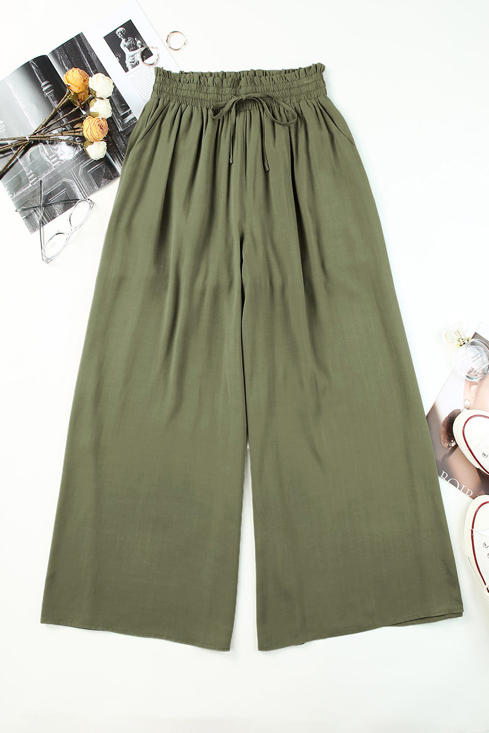 Pantalon large smocké à taille haute et cordon de serrage vert